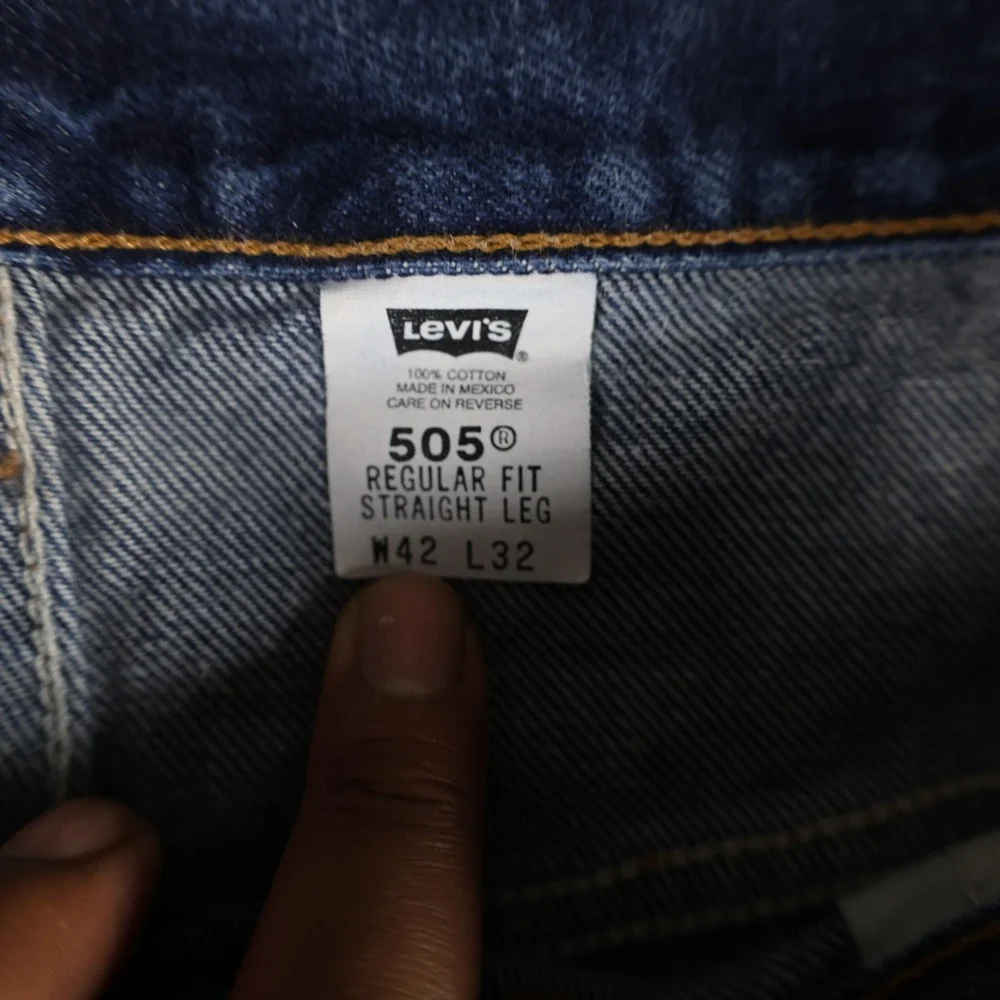 Vintage 1999 Levi's 505 Men's 42x32 Dark Wash Regular Fit Straight Leg Jeans